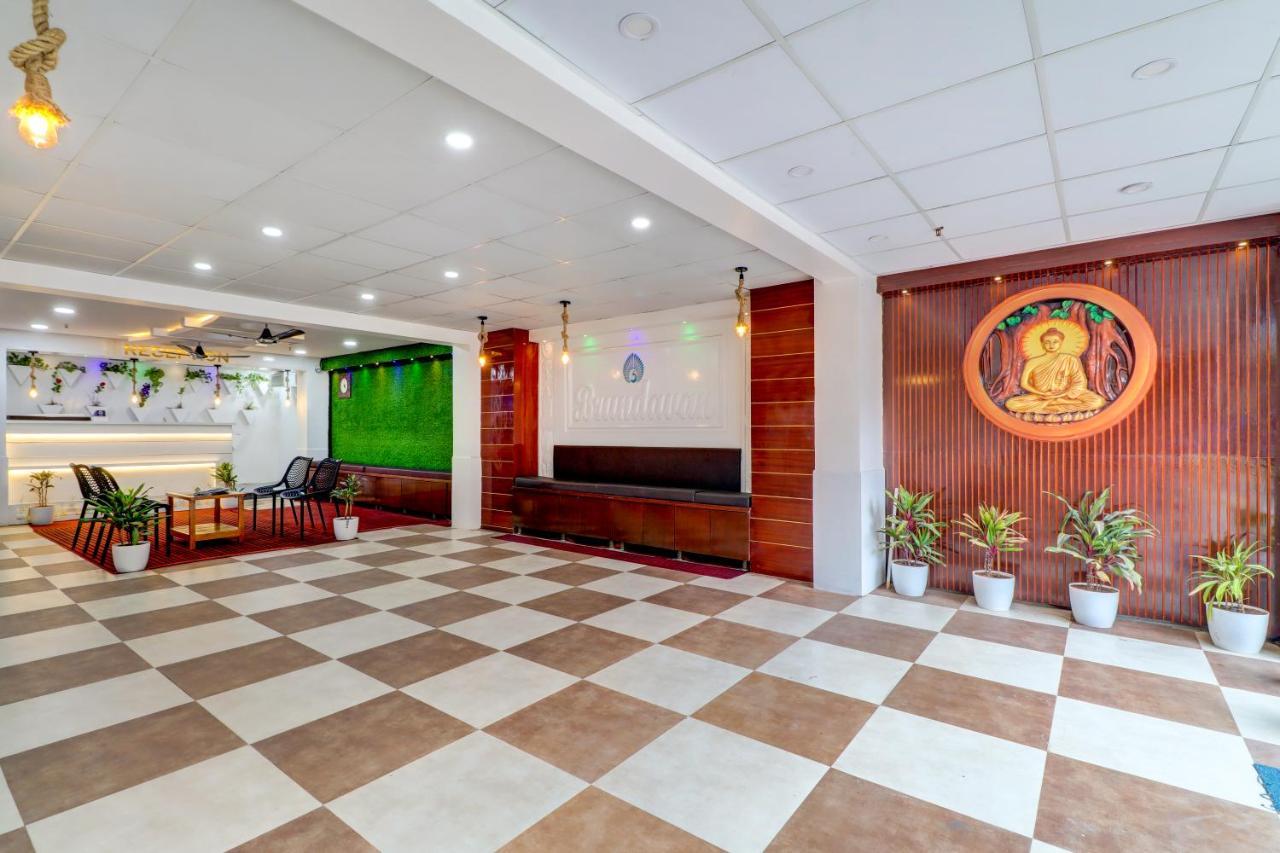 Hotel Brundavan International Guntur Bagian luar foto
